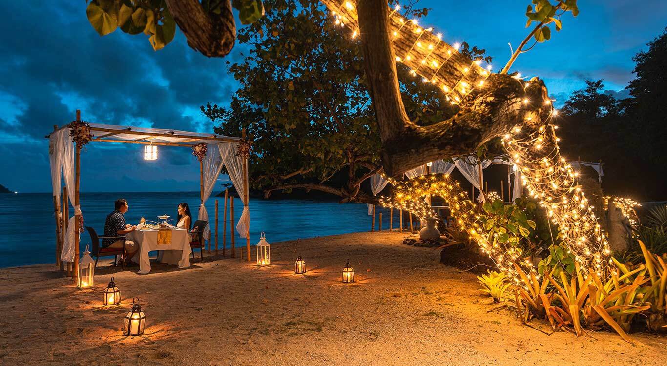 A romantic dinner on the beach