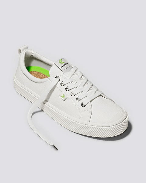 White Cariuma Off-White Canvas